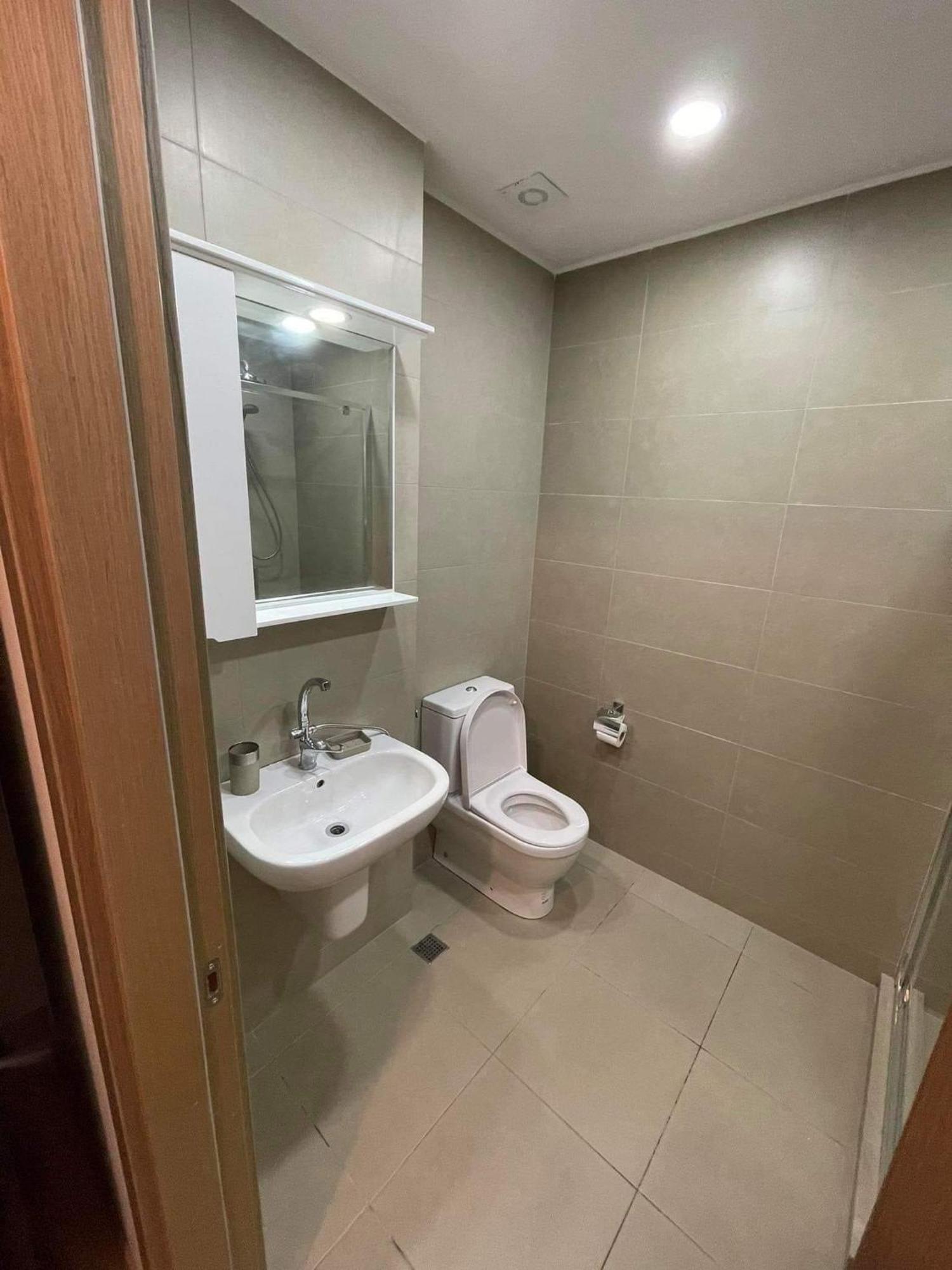 Sol's M2 White Modern Tiflis