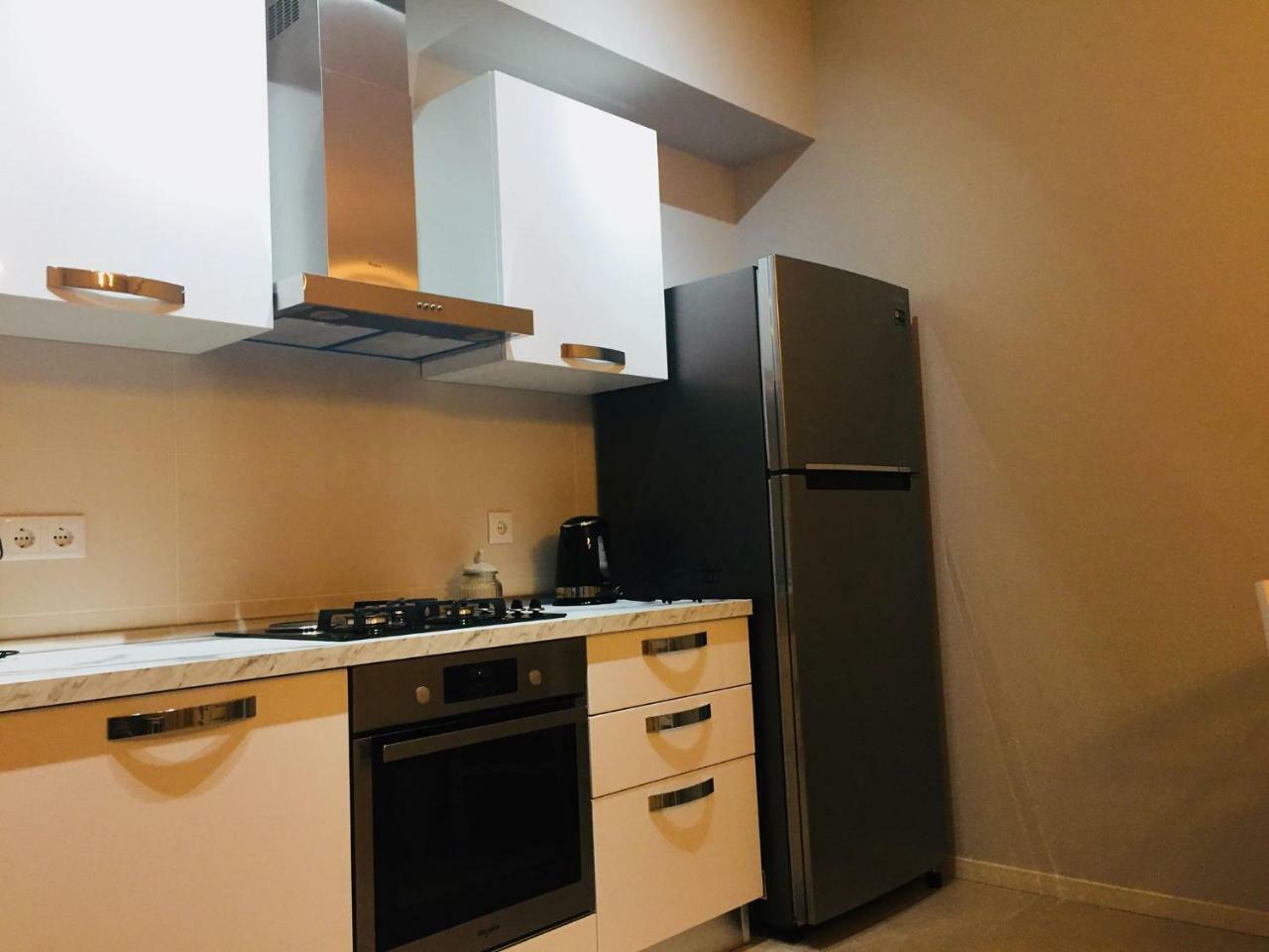 Sol's M2 White Modern Tiflis